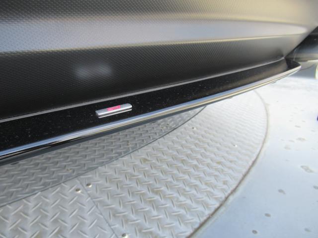 ディーラーオプションのＳＴＩリヤアンダースポイラーを装着しています。