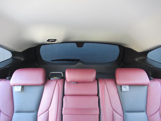 運転席から後ろを見たイメージ。ガラス面が大きく目視確認がしやすくなっています。