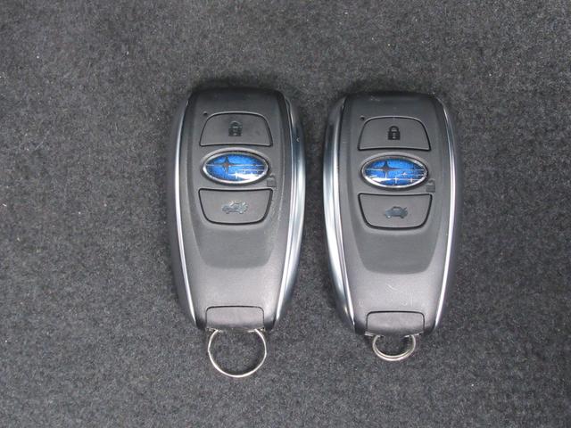 �֗��ȃX�}�[�g�L�[�B�L�[�͊���|�P�b�g�ɓ��ꂽ�܂܁A�{���^�������\�ł��B