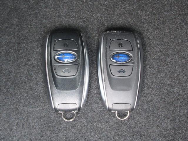 �֗��ȃX�}�[�g�L�[�B�L�[�͊���|�P�b�g�ɓ��ꂽ�܂܁A�{���^�������\�ł��B