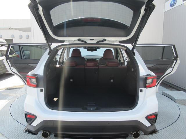 レヴォーグ ＳＴＩスポーツ　ＥＸ　アイサイトＸ搭載車　ＺＦ製電子制御ダンパー　ドライブモードセレクト　ＳＴＩロゴ入り大型マフラーカッター　レッドステッチ入りボルドー色本革スポーツシート（68枚目）