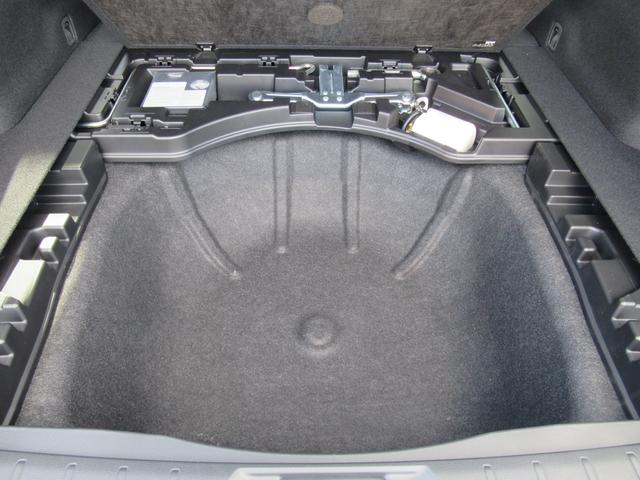 �J�[�S�t���A�̉����ɁA�T�u�g�����N�X�y�[�X������A�W���b�L��p���N�C���L�b�g�����[���Ă��܂��B