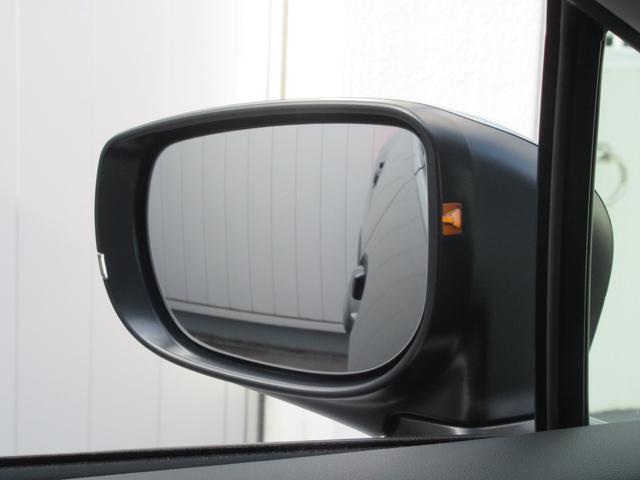 �h�A�~���[�ɁA�������ڋ߂�����q���h���C�o�[�Ƀ����v�Œm�点�Ă����A�X�o�������r�[�N���f�B�e�N�V�����𑕔����Ă��܂��B