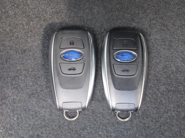 �֗��ȃX�}�[�g�L�[�B�L�[�͊���|�P�b�g�ɓ��ꂽ�܂܁A�{���^�������\�ł��B