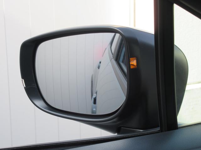 �h�A�~���[�ɁA�������ڋ߂�����q���h���C�o�[�Ƀ����v�Œm�点�Ă����A�X�o�������r�[�N���f�B�e�N�V�����𑕔����Ă��܂��B