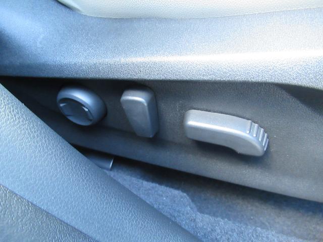 �P�O�E�G�C�p���[�V�[�g�𑕔����Ă��܂��B�ׂ����V�[�g�|�W�V�����𒲐�����̂́A���S�^�]�ɂȂ���܂��B