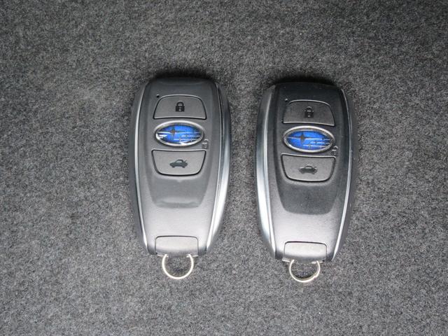 �֗��ȃX�}�[�g�L�[�B�L�[�͊���|�P�b�g�ɓ��ꂽ�܂܁A�{���^�������\�ł��B