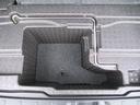 頻繁に使用しない物を収納するのに便利なサブトランク。