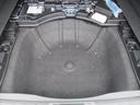 カーゴフロアの下部に、サブトランクスペースがあります