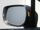 ドアミラーに、後方から接近する車輌をインジケーターランプでドライバーに知らせてくれる、スバルリヤビークルディテクションを装備しています。