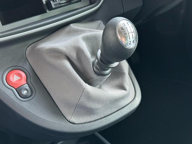 カングー ラ・ポスト　ワンオーナー・禁煙車・６速マニュアル・Ｂｌｕｅｔｏｏｔｈオーディオ・ＵＳＢ・ＣＤ・ＵＶカットガラス・シートバックテーブル・可倒式助手席（19枚目）