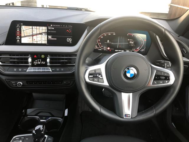 118d Mスポーツ エディションジョイ+ ・認定保証・元デモカー・ACC・純正HDDナビ・バックカメラ・衝突軽減ブレーキ・車線逸脱警告・電動テールゲート・LEDヘッドライト・純正HDDナビ・後退アシスト・フロント・リアPDC・ETC・F40(10枚目)
