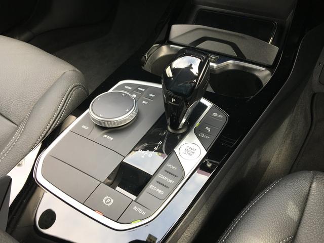 118i プレイ ハイラインパッケージ 弊社元デモカー ブラックレザーシート シートヒーター 電動シート アンビエントライト アクティブクルーズコントロール HDDナビ オートトランク レーンチェンジウォーニング バックカメラ 後退アシスト(31枚目)