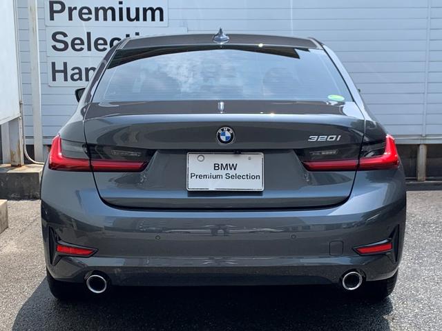 320i 認定保証・ワンオーナー・シートヒーター・ACC・インテリジェントセーフティ・LEDライト・純正HDDナビ・Bカメラ・PDC・電動シート・電動リアゲート・純正アルミホイール・コンフォートアクセス・ETC(8枚目)