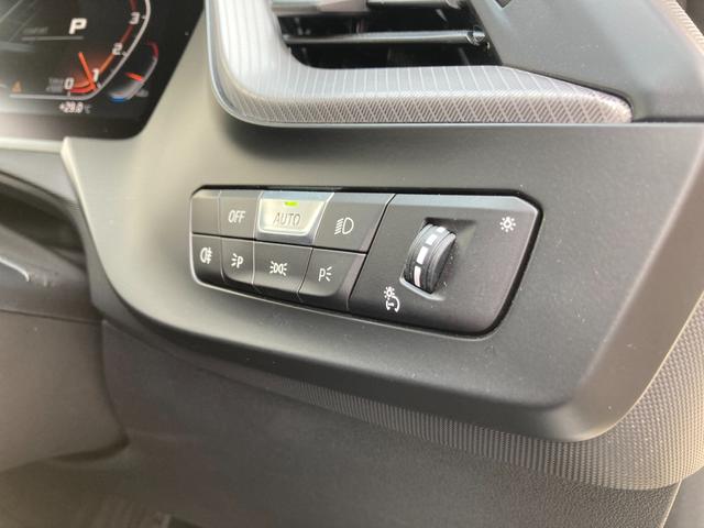 M135i xDrive ・認定保証・デビューPKG・Mブレーキ・純正18AW・ACC・LED・Dアシスト・パドルシフト・電動リアゲート・シートヒーター・電動シート・純正HDDナビ・バックカメラ・PDC・コンフォートアクセス(27枚目)