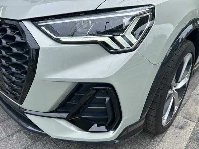 Ｑ３スポーツバック ダイナミックエディション　ユーザー買取　マンハッタングレーフロントエアロバンパー　マンハッタングレーサイドプロテクター　２０インチ５本スポークアルミ　パノラミックビューモニター　スペアスマートキー（26枚目）