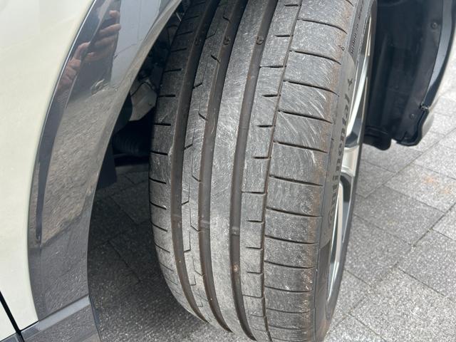 Ｑ３スポーツバック ダイナミックエディション　ユーザー買取　マンハッタングレーフロントエアロバンパー　マンハッタングレーサイドプロテクター　２０インチ５本スポークアルミ　パノラミックビューモニター　スペアスマートキー（52枚目）
