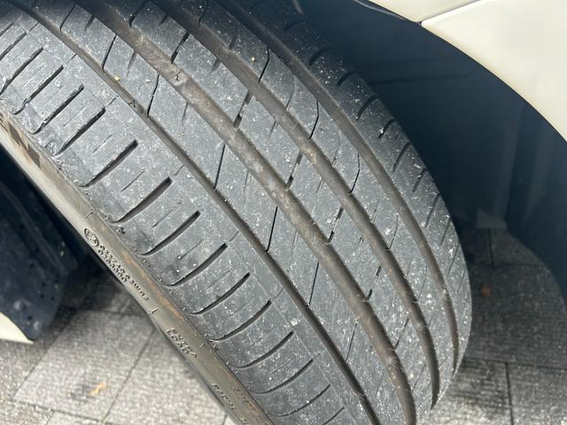 プリウスＰＨＶ Ｓナビパッケージ　純正ナビ　Ｒカメラ　車高調　スマートキー　ＥＴＣ（15枚目）