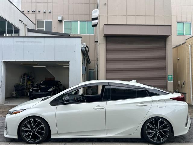 プリウスＰＨＶ Ｓナビパッケージ　純正ナビ　Ｒカメラ　車高調　スマートキー　ＥＴＣ（17枚目）