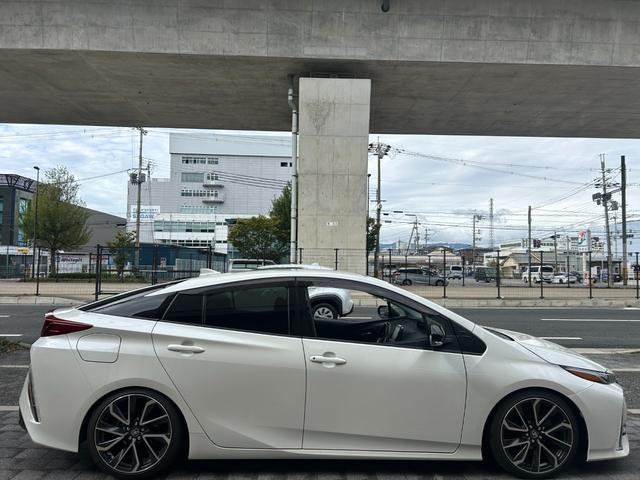 プリウスＰＨＶ Ｓナビパッケージ　純正ナビ　Ｒカメラ　車高調　スマートキー　ＥＴＣ（19枚目）