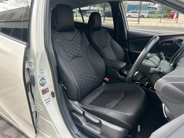 プリウスＰＨＶ Ｓナビパッケージ　純正ナビ　Ｒカメラ　車高調　スマートキー　ＥＴＣ（32枚目）