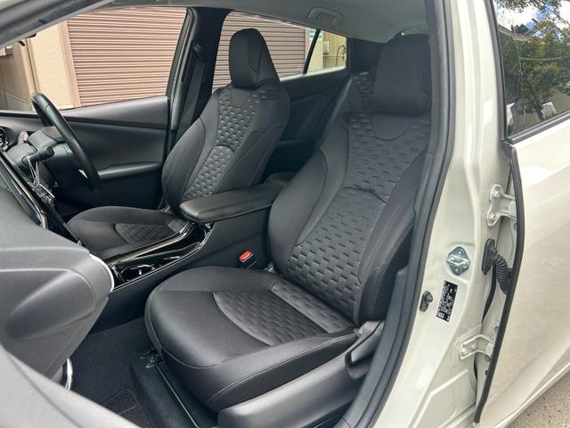 プリウスＰＨＶ Ｓナビパッケージ　純正ナビ　Ｒカメラ　車高調　スマートキー　ＥＴＣ（34枚目）