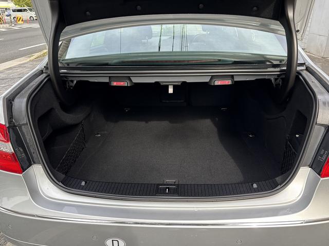 Ｅクラス Ｅ３００　アバンギャルド　ユーザー買取　黒本革シート　サンルーフ　レッドキャリパー　フロント席パワーシート　フロント席シートヒーター　ドライブレコーダー　ＥＴＣ（35枚目）