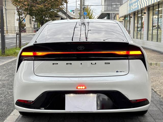 プリウス Ｚ　ユーザー買取　デジタルインナーミラー　レッド加飾付き合皮スポーティーシート　パワーバックドア　パノラミックビューモニター　トヨタセーフティセンス　シートヒーター（17枚目）
