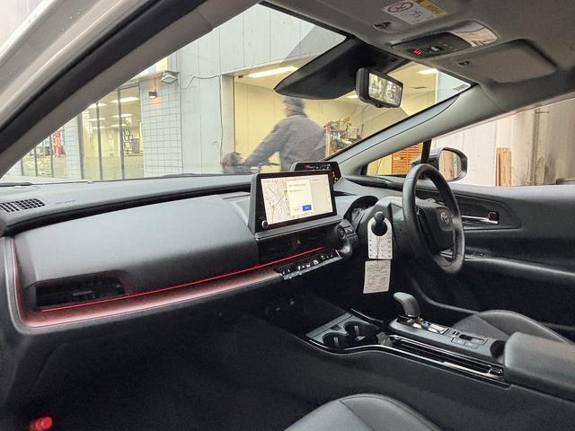 プリウス Ｚ　ユーザー買取　デジタルインナーミラー　レッド加飾付き合皮スポーティーシート　パワーバックドア　パノラミックビューモニター　トヨタセーフティセンス　シートヒーター（37枚目）