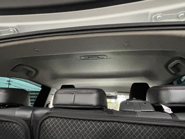 プリウス Ｚ　ユーザー買取　デジタルインナーミラー　レッド加飾付き合皮スポーティーシート　パワーバックドア　パノラミックビューモニター　トヨタセーフティセンス　シートヒーター（39枚目）