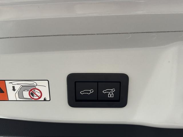 プリウス Ｚ　ユーザー買取　デジタルインナーミラー　レッド加飾付き合皮スポーティーシート　パワーバックドア　パノラミックビューモニター　トヨタセーフティセンス　シートヒーター（40枚目）