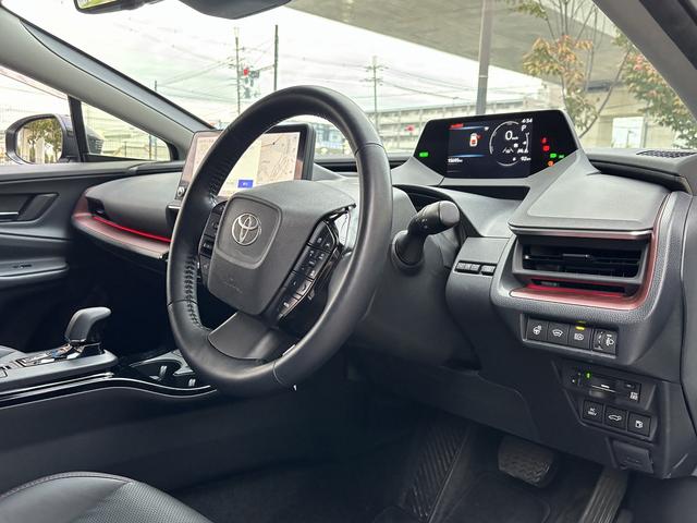 プリウス Ｚ　ユーザー買取　デジタルインナーミラー　レッド加飾付き合皮スポーティーシート　パワーバックドア　パノラミックビューモニター　トヨタセーフティセンス　シートヒーター（41枚目）