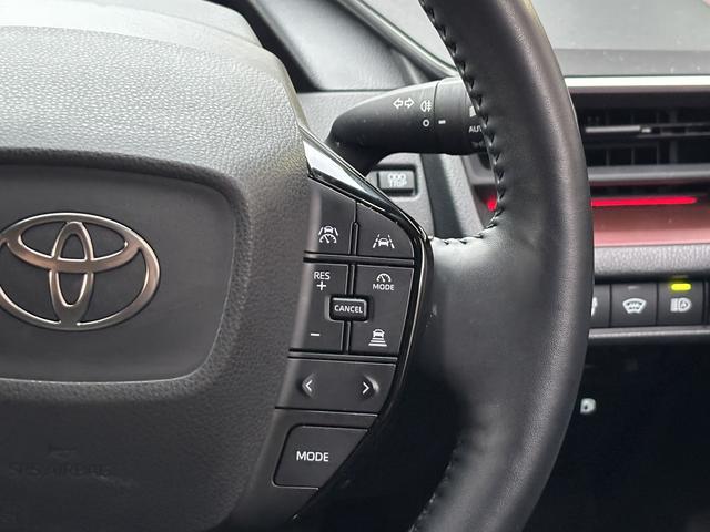 プリウス Ｚ　ユーザー買取　デジタルインナーミラー　レッド加飾付き合皮スポーティーシート　パワーバックドア　パノラミックビューモニター　トヨタセーフティセンス　シートヒーター（44枚目）