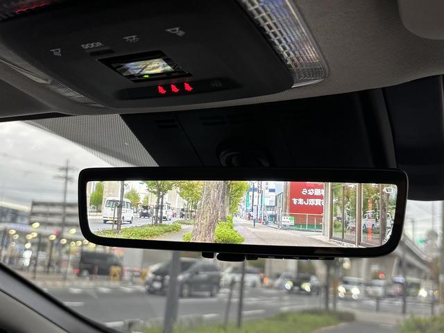 プリウス Ｚ　ユーザー買取　デジタルインナーミラー　レッド加飾付き合皮スポーティーシート　パワーバックドア　パノラミックビューモニター　トヨタセーフティセンス　シートヒーター（49枚目）