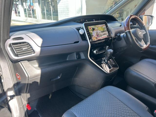 セレナ ハイウェイスターV 全周囲C デジタルミラー LEDヘッド 両側パワースライドドア プロパイロット Rカメラ 衝突軽減システム スタッドレスタイヤ付 レーンキーピング ワンオーナー 防水シート(40枚目)
