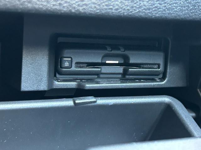 セレナ ハイウェイスターV 全周囲C デジタルミラー LEDヘッド 両側パワースライドドア プロパイロット Rカメラ 衝突軽減システム スタッドレスタイヤ付 レーンキーピング ワンオーナー 防水シート(52枚目)