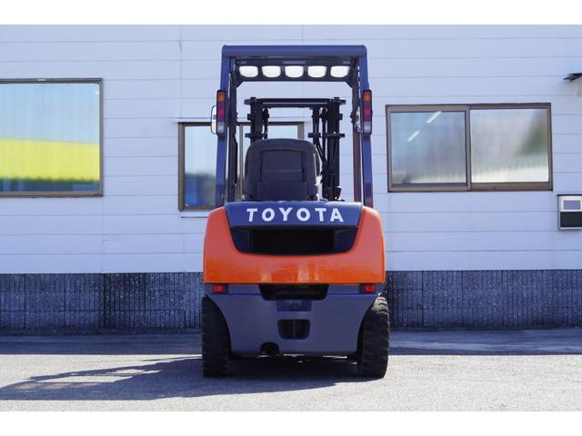 日本 　トヨタ／２．５ｔ　ガソリン車／ＭＴ車／３７０時間／ヒンジ／最大揚高３．０ｍ／ナンバー取得可能（１２２４５）（9枚目）