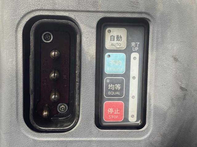 日本 　ニチユ／２．５ｔ　バッテリー車／２０４０６時間／揚高４．０ｍ／ナンバー取得可能（１２４９２）（14枚目）