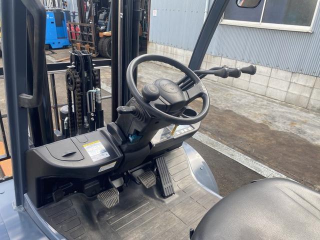 日本 　トヨタ／３．０ｔ　ディーゼル車／ＡＴ車／６４時間／ヒンジ／揚高３．０ｍ／ナンバー取得可能（１３９６７）（8枚目）