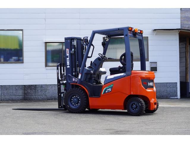 日本 　ＨＥＬＩ／２．５ｔ　バッテリー車／９時間／フォークシフト／揚高３．０ｍ／ナンバー取得可能（１３３９２）（4枚目）