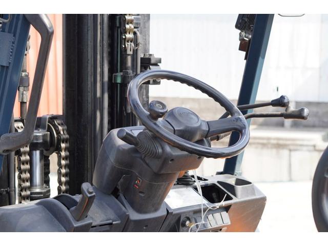 日本 　トヨタ／５．０ｔ　ディーゼル車／ＡＴ車／４２０３時間／揚高３．７ｍｍ　３段フルフリーマスト／ナンバー取得可能（１５１５１）（8枚目）