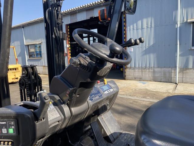 日本 　トヨタ／１．５ｔ　バッテリー車／８８９３時間／サイドシフト／揚高３．０ｍ　２段フルフリーマスト／ナンバー取得可能（１５６４９）（8枚目）