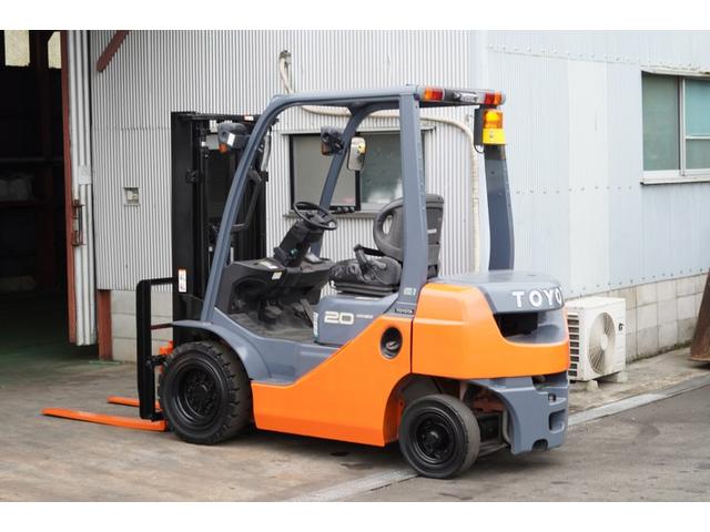 日本 　トヨタ／２．０ｔ　ディーゼル車／ＡＴ車／４５１時間／揚高３．０ｍ　２段フルフリーマスト／ナンバー取得可能（１５６４２）（4枚目）