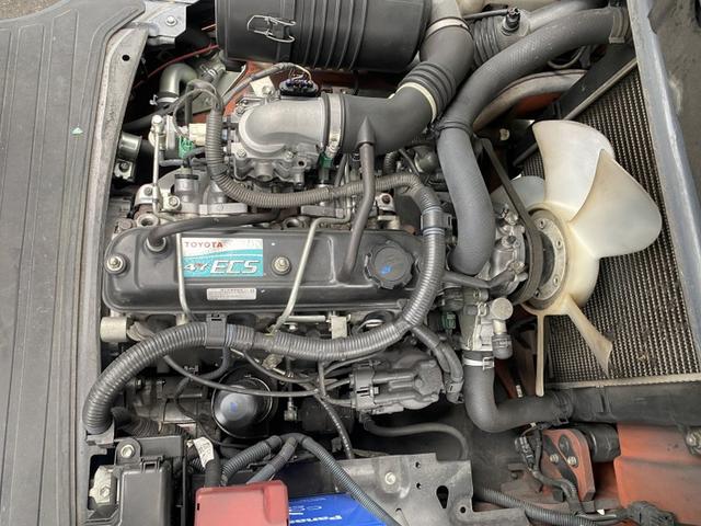 日本 　トヨタ／１．８ｔ　ガソリン車／ＭＴ車／３９１９時間／揚高３．０ｍ／ナンバー取得可能（１５７４８）（13枚目）