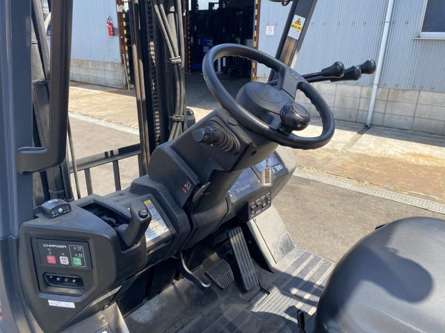 日本 　トヨタ／１．５ｔ　バッテリー車／８０１１時間／サイドシフト／揚高３．０ｍ／ナンバー取得可能（１５７６４）（8枚目）