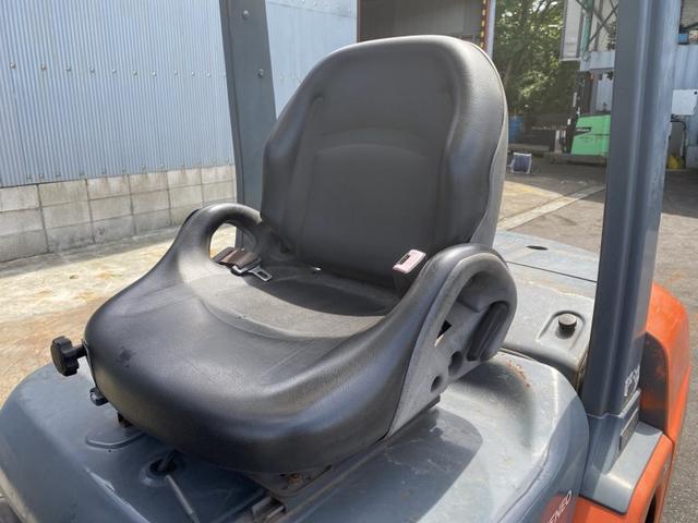 日本 　トヨタ／２．５ｔ　ディーゼル車／ＡＴ車／４６８５時間／揚高３．０ｍ／ナンバー取得可能（１６０２０）（9枚目）