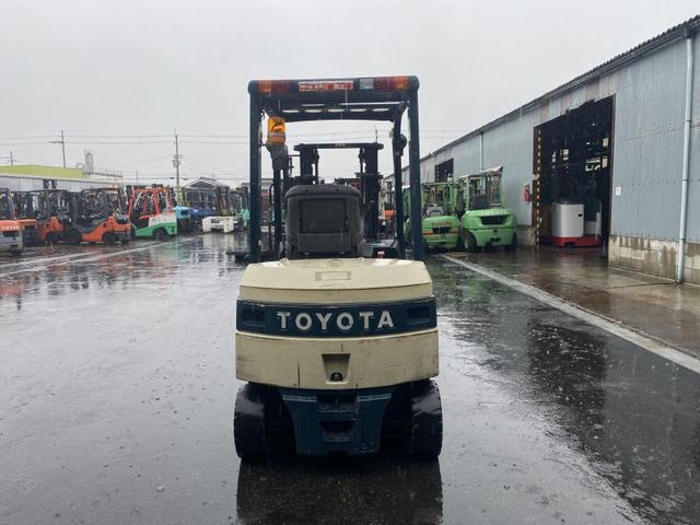 日本 　トヨタ／２．０ｔ　バッテリー車／１５３８９時間／揚高３．０ｍ／ナンバー取得可能（１５９６７）（10枚目）