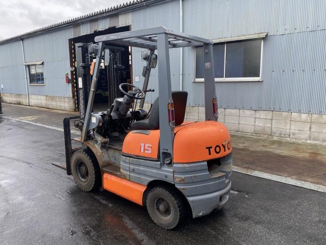 日本 　トヨタ／１．５ｔ　ガソリン車／ＭＴ車／４５４５時間／揚高３．０ｍ／ナンバー取得可能（１６１４１）（4枚目）