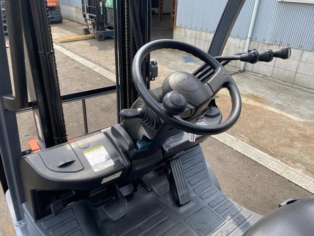 日本 　トヨタ／１．５ｔ　ガソリン・ＬＰＧ併用車／ＡＴ車／１０６０９時間／フォークシフト／揚高３．０ｍ／ナンバー取得可能（１６１２０）（8枚目）