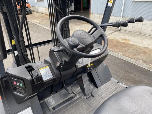 日本 　トヨタ／３．０ｔ　バッテリー車／７１６０時間／揚高３．０ｍ／ナンバー取得可能（１６７８４）（8枚目）